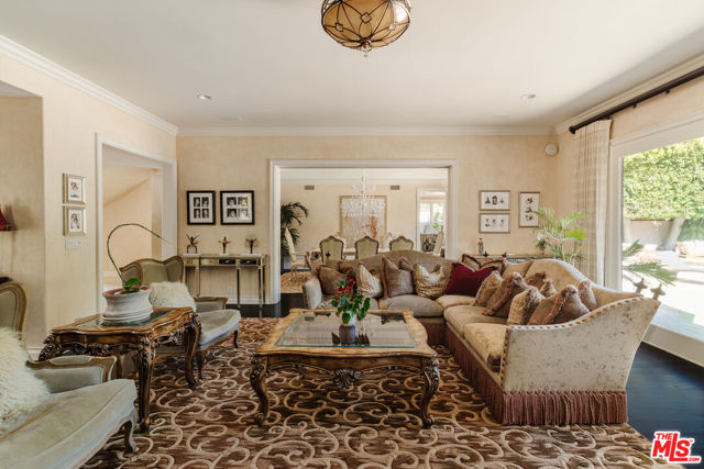 1202 San Vicente Boulevard, Santa Monica CA: https://media.crmls.org/mediaz/3057484b-add4-42b7-bbb1-7f846aa541ef.jpg
