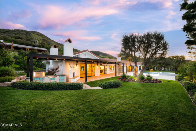 87 Pinecrest Road, Westlake Village CA: https://media.crmls.org/mediaz/305792fb-96d5-466b-a29c-dfa29964eb95.jpg