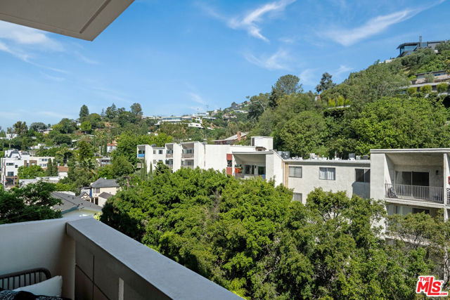8787 Shoreham Drive, West Hollywood CA: https://media.crmls.org/mediaz/3057a94b-6139-468a-9621-08a0d943e345.jpg