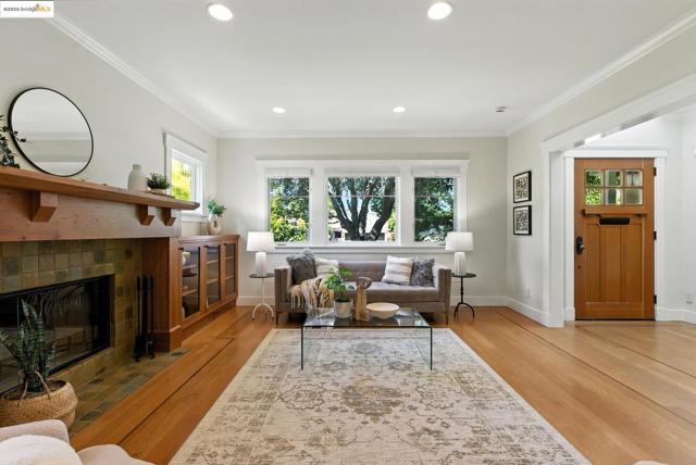 1020 Channing Ave, Palo Alto CA: https://media.crmls.org/mediaz/3058087c-78cf-4822-9ad1-cb04eb6e7a92.jpg