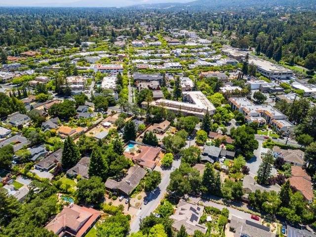 17 Oak Street, Los Altos CA: https://media.crmls.org/mediaz/3058a15c-0b63-481e-923e-078c8b305f5f.jpg
