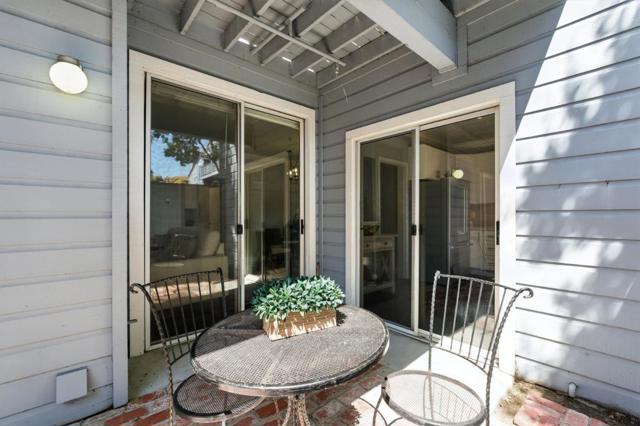 425 Cork Harbour Circle,  CA: https://media.crmls.org/mediaz/3058e4c2-8373-4f6e-ba65-2afe3e20a417.jpg