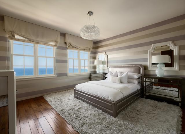 7757 Whitefield Pl, La Jolla CA: https://media.crmls.org/mediaz/3058ee0d-7b55-4a8c-acc0-1e7f6c4a422f.jpg