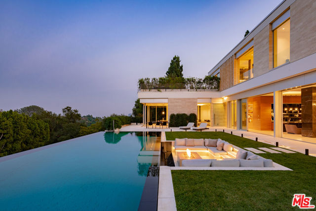 642 Perugia Way, Los Angeles CA: https://media.crmls.org/mediaz/30592357-3d30-4993-a3fa-a17b89e188bd.jpg
