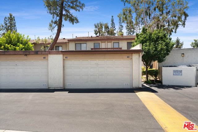 5720 Owensmouth Avenue, Woodland Hills CA: https://media.crmls.org/mediaz/30595e46-7a45-423e-8544-d086a5ca9f76.jpg
