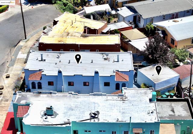2775 E 21St St, Oakland CA: https://media.crmls.org/mediaz/30596f24-b03f-4098-8131-4327f1691961.jpg