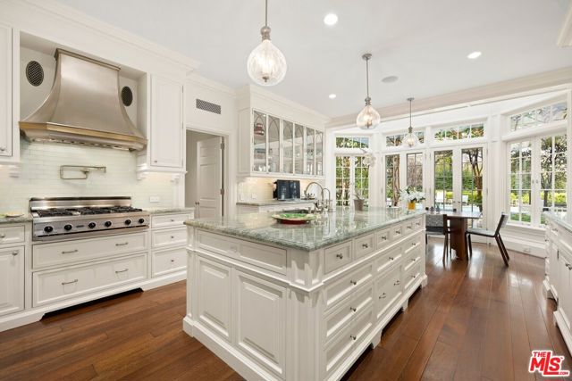 10301 Strathmore Drive, Los Angeles CA: https://media.crmls.org/mediaz/305982a0-4a2d-4415-bfd3-ca47ebd1f6be.jpg