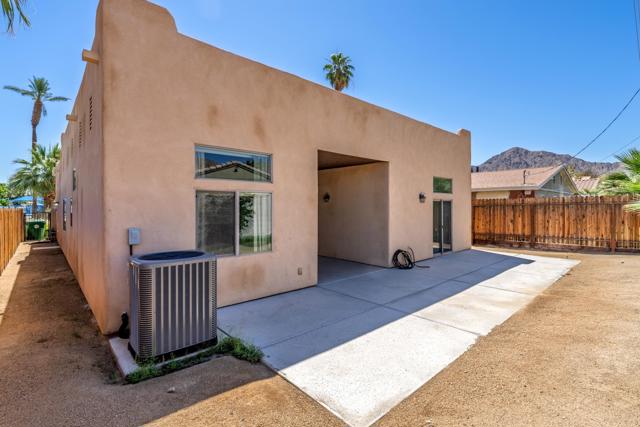 51885 Avenida Bermudas, La Quinta CA: https://media.crmls.org/mediaz/3059e98e-2055-4fd9-8692-1fef7523e59b.jpg