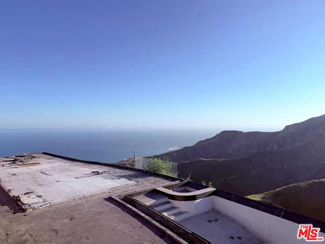 2401 Rambla Pacifico Street, Malibu CA: https://media.crmls.org/mediaz/305ab042-e1fd-4a1d-8615-79c3c2f43112.jpg