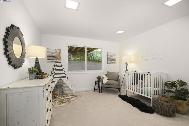 10 Easton Ct, Orinda CA: https://media.crmls.org/mediaz/305ab64d-978f-461f-8e6e-04f2260ec96e.jpg