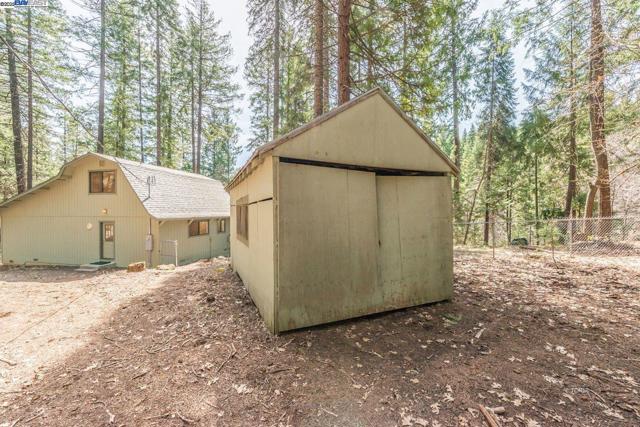 121 Mountain Aire Ln, Trinity Center CA: https://media.crmls.org/mediaz/305ae9db-bc14-4439-bbec-ff6e2591a562.jpg