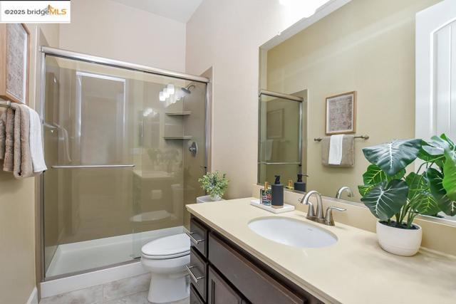 133 Clear Lake Ct, Oakley CA: https://media.crmls.org/mediaz/305b2548-da8c-4a39-9b9b-657dcc090dc7.jpg