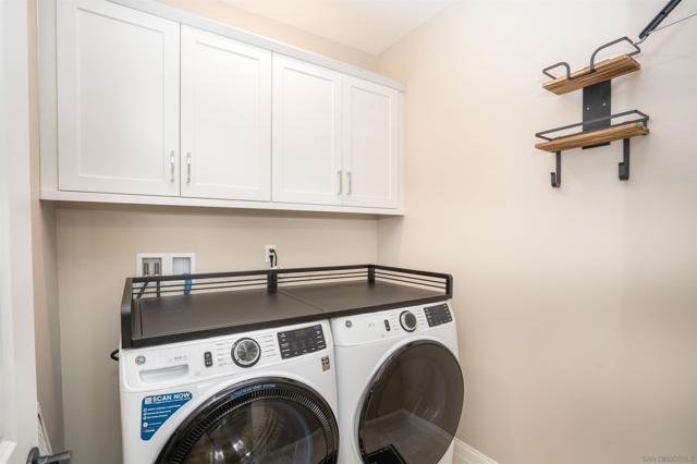 2078 Bluestone Cir, Chula Vista CA: https://media.crmls.org/mediaz/305beb14-c5d0-4521-a263-37d102877a4e.jpg