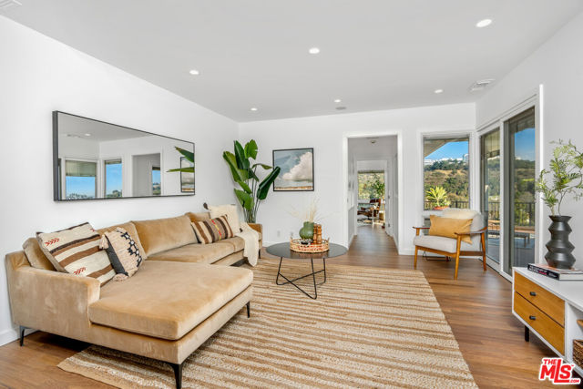 968 Kenfield Avenue, Los Angeles CA: https://media.crmls.org/mediaz/305c0725-8a7b-4768-a67a-269d62e055ed.jpg