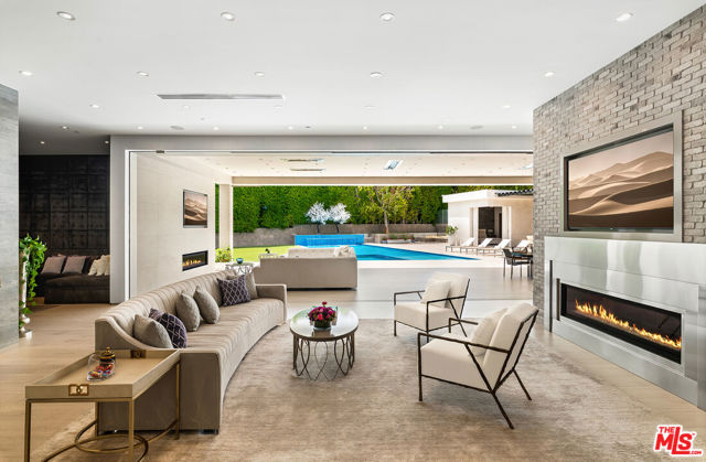 901 Oxford Way, Beverly Hills CA: https://media.crmls.org/mediaz/305dda4e-ba7f-4c5a-b3d3-8f824c525907.jpg