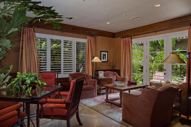 15651 Puerta Del Sol, Rancho Santa Fe CA: https://media.crmls.org/mediaz/305e3ae4-2b98-4133-a8d9-b12edd38d192.jpg