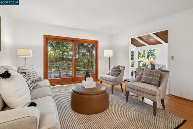 3662 Perada Dr, Walnut Creek CA: https://media.crmls.org/mediaz/305e5ac8-d4a4-482f-9885-a7eff65eb364.jpg