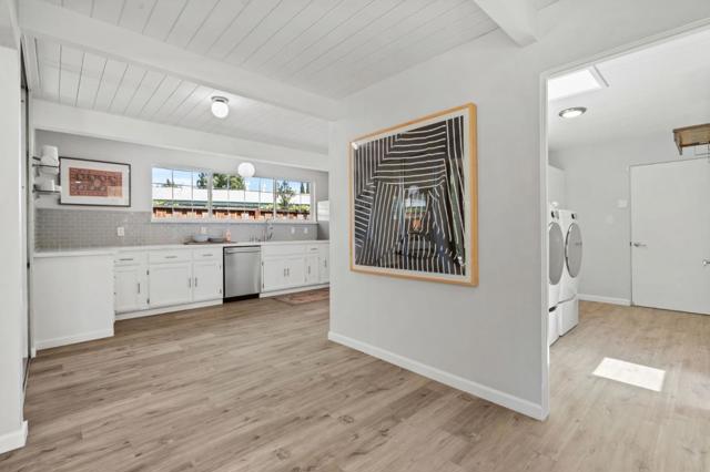 969 Eichler Drive, Mountain View CA: https://media.crmls.org/mediaz/305ed6bf-bf60-44b7-b338-c64296c7f985.jpg