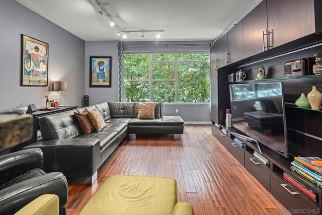 206 Park Blvd, San Diego CA: https://media.crmls.org/mediaz/305ede7c-c4ab-4f61-8c34-a406c5441f8f.jpg