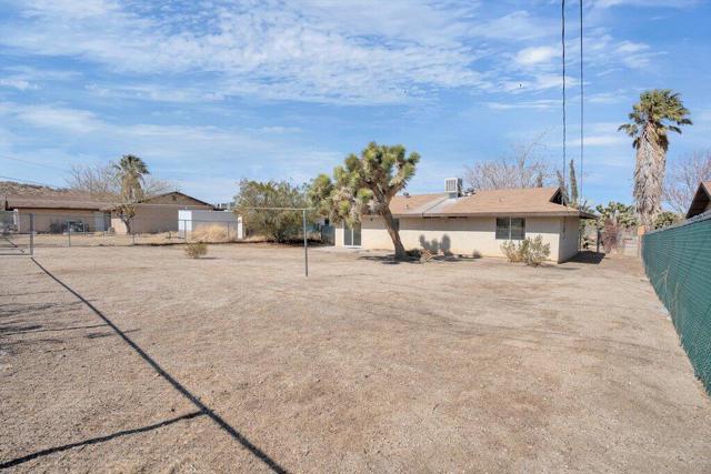 57375 Navajo Trail, Yucca Valley CA: https://media.crmls.org/mediaz/305ee6b2-a960-40c5-81dc-024e3d6ec659.jpg