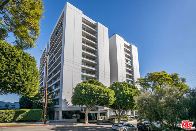 1100 Alta Loma Road, West Hollywood CA: https://media.crmls.org/mediaz/305f31ed-0c7d-4ec5-94bf-c8f28d128728.jpg