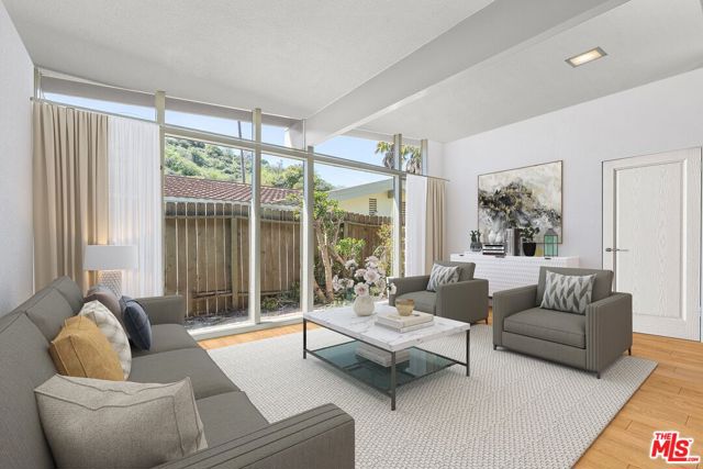 7545 Kimdale Lane, Los Angeles CA: https://media.crmls.org/mediaz/305f36cc-61b9-4c7b-bc46-c54c14135795.jpg