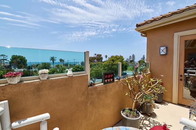 2744 Carlsbad Blvd., Carlsbad CA: https://media.crmls.org/mediaz/305f39a1-0b50-449d-ab8f-793bf364ca0e.jpg