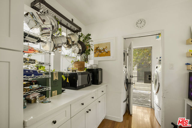3911 Exposition Boulevard, Los Angeles CA: https://media.crmls.org/mediaz/305f3fbe-48fe-4568-9e5e-261ffda842d7.jpg