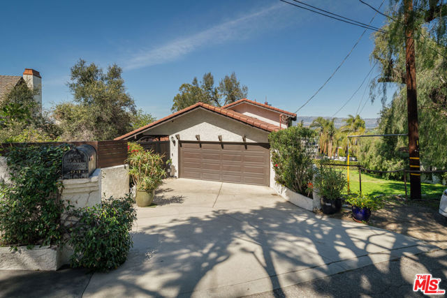 4713 Bedel Street, Woodland Hills CA: https://media.crmls.org/mediaz/305f4c9d-6db1-425a-bc3e-43aedfaee5d7.jpg