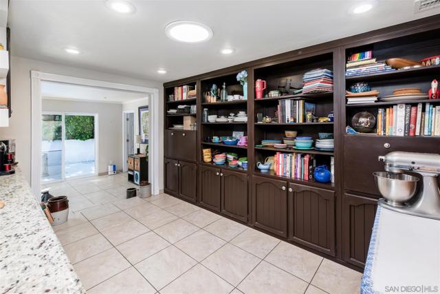 4737 Baylor Dr, San Diego CA: https://media.crmls.org/mediaz/305f7616-12c3-4231-8f27-4409fb600d36.jpg