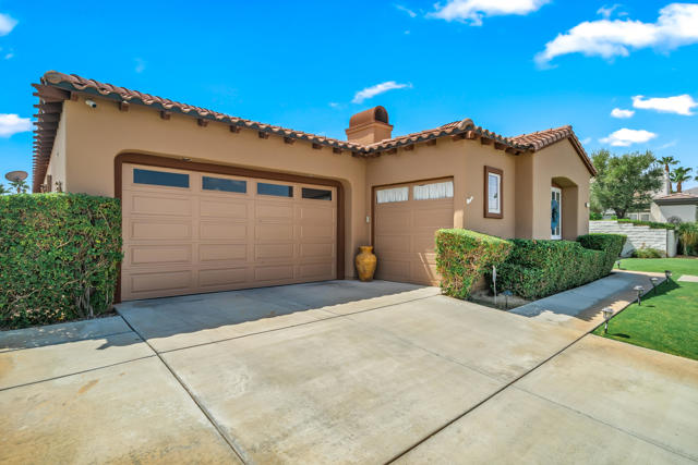 17 Corte Del Sol, Rancho Mirage CA: https://media.crmls.org/mediaz/30606f4c-b17c-4446-b698-3bc358c94f46.jpg