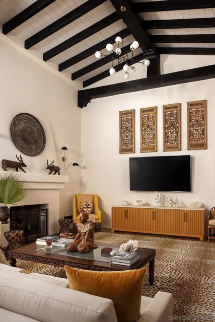 6977 Las Colinas, Rancho Santa Fe CA: https://media.crmls.org/mediaz/30613774-df86-4f90-ad4a-6c38b5fe3320.jpg