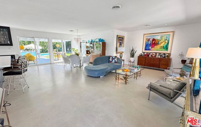 2235 E Paseo Gracia, Palm Springs CA: https://media.crmls.org/mediaz/306162b7-ad62-4a94-aa4f-0b1498accd0c.jpg