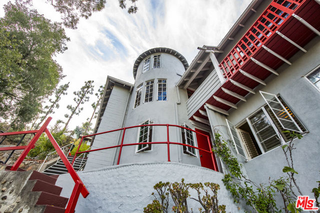 2882 Belden Drive, Los Angeles CA: https://media.crmls.org/mediaz/30625c54-57d8-4725-a5b2-88b060ec69b6.jpg