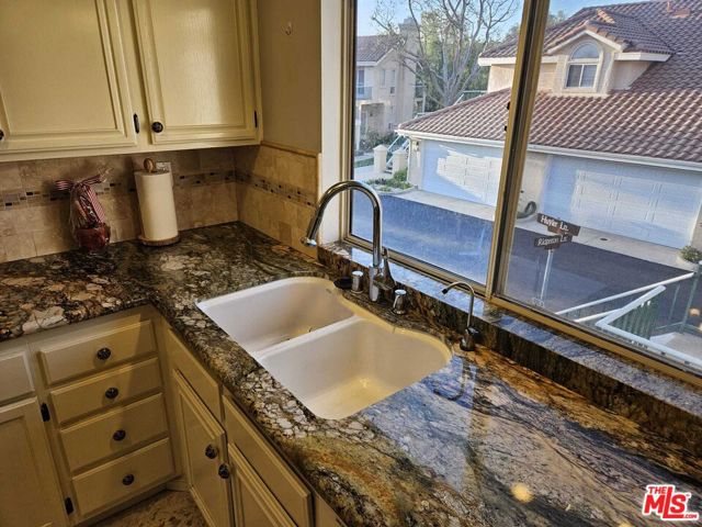 290 Ridgeton Lane, Simi Valley CA: https://media.crmls.org/mediaz/30628a40-9535-4e4b-b518-15ecc13faed3.jpg