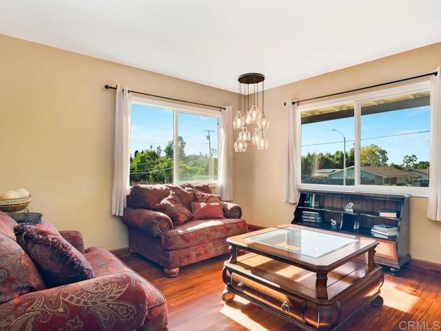 Detail Gallery Image 8 of 67 For 511 Hilltop Dr, Chula Vista,  CA 91910 - 3 Beds | 2 Baths