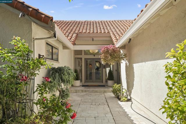 709 Liquidamber Pl, Danville CA: https://media.crmls.org/mediaz/3063a2c0-3a25-4742-bc09-1550b8fb4fdb.jpg