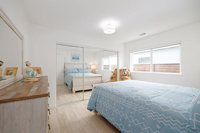 1215 17 Grand Ave, San Diego CA: https://media.crmls.org/mediaz/3063acc9-32fb-4447-b7d9-0abe9e09b816.jpg