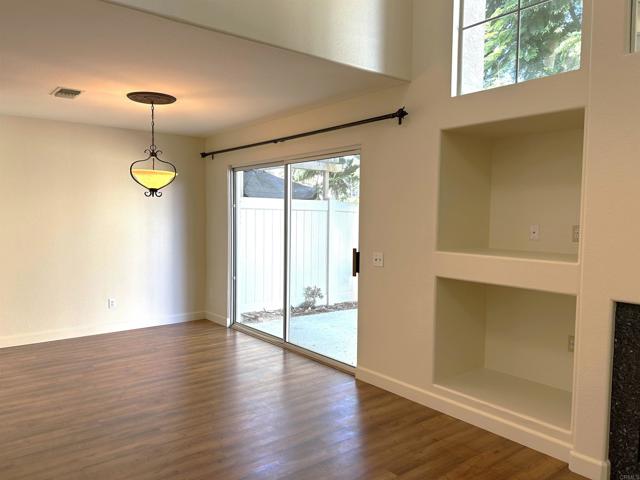 Detail Gallery Image 7 of 31 For 1230 Natoma Way #C,  Oceanside,  CA 92057 - 3 Beds | 2/1 Baths