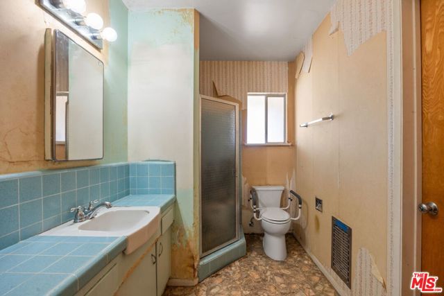 2659 Luray Circle, Simi Valley CA: https://media.crmls.org/mediaz/3064644e-a120-4d8d-8959-9d1536f34107.jpg