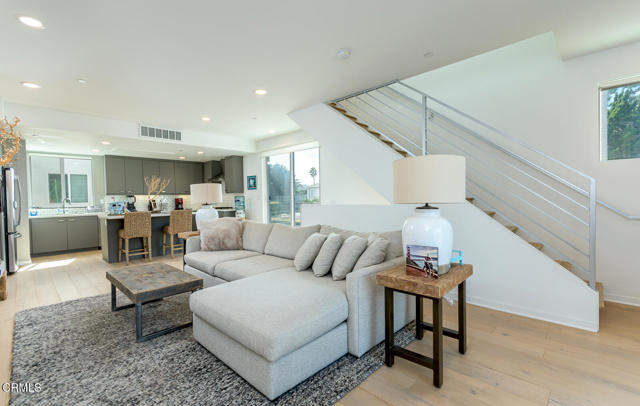 11594 Riverside Drive, North Hollywood CA: https://media.crmls.org/mediaz/30649397-489e-4ace-bafc-f7ec41c797ab.jpg