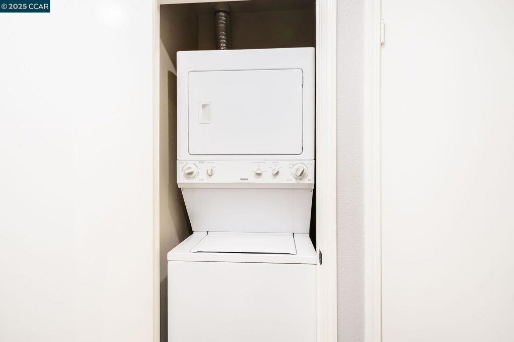 https://media.crmls.org/mediaz/30649e01-b30b-4b9c-a1a6-a4664a84582e.jpg?preset=X-Large
