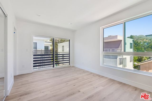 2111 1/2 Holly Drive, Los Angeles CA: https://media.crmls.org/mediaz/3064a969-f9f8-4f75-9b9e-1b902ebb8763.jpg