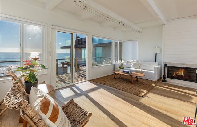 42510 Pacific Coast Highway, Malibu CA: https://media.crmls.org/mediaz/3064d9fd-14a7-435c-9af7-2a4e42422980.jpg