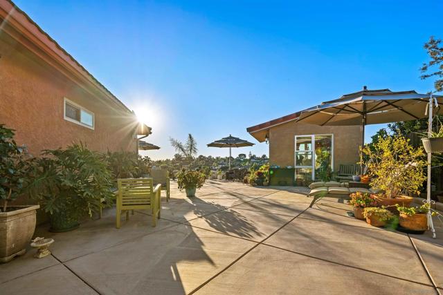 10009 Anoel Court, Spring Valley CA: https://media.crmls.org/mediaz/306507e9-ade4-426e-93b3-4e631ca58900.jpg