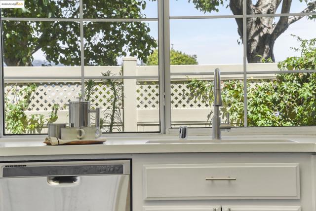 2714 Beach head way, Richmond CA: https://media.crmls.org/mediaz/30655782-ce03-4ddb-8e3f-8bdef71cc98b.jpg