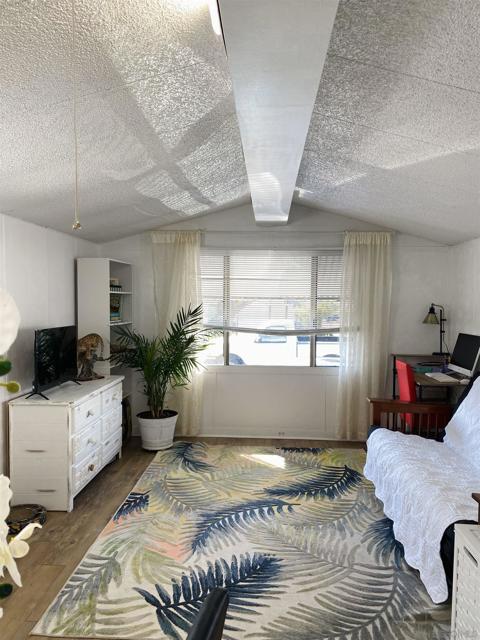 1425 E Madison Ave E, El Cajon CA: https://media.crmls.org/mediaz/30658ce7-7a29-4f50-8268-32e19c3bec01.jpg