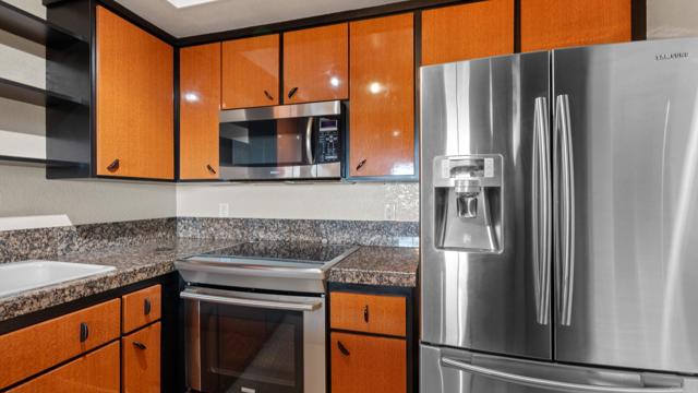 Detail Gallery Image 6 of 28 For 1806 Mckee St #A9,  San Diego,  CA 92110 - 3 Beds | 2 Baths