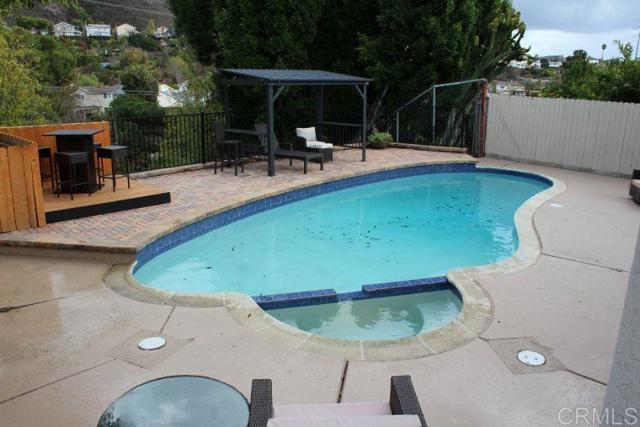 13837 Paseo Cardiel, San Diego CA: https://media.crmls.org/mediaz/3065e986-46e6-4d94-9037-a31465e97719.jpg