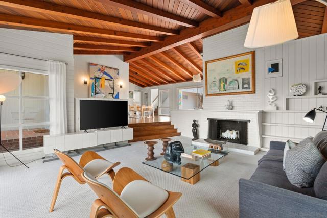 6423 Avenida Cresta, La Jolla CA: https://media.crmls.org/mediaz/306602c8-efab-4f6d-b5a7-d6f60fe1966c.jpg